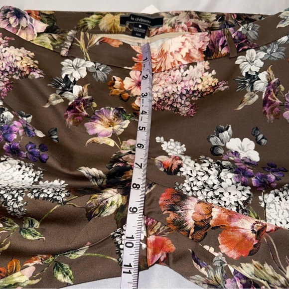 Le Chateau Pants Ankle Length Brown with Floral Design Cropped Side Zipped - Picture 6 of 9